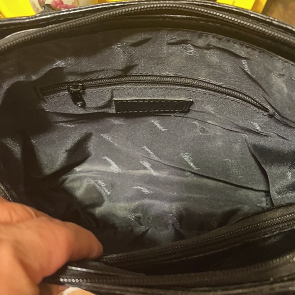 ASHWOOD LEATHER BAG - Picture 7 of 10